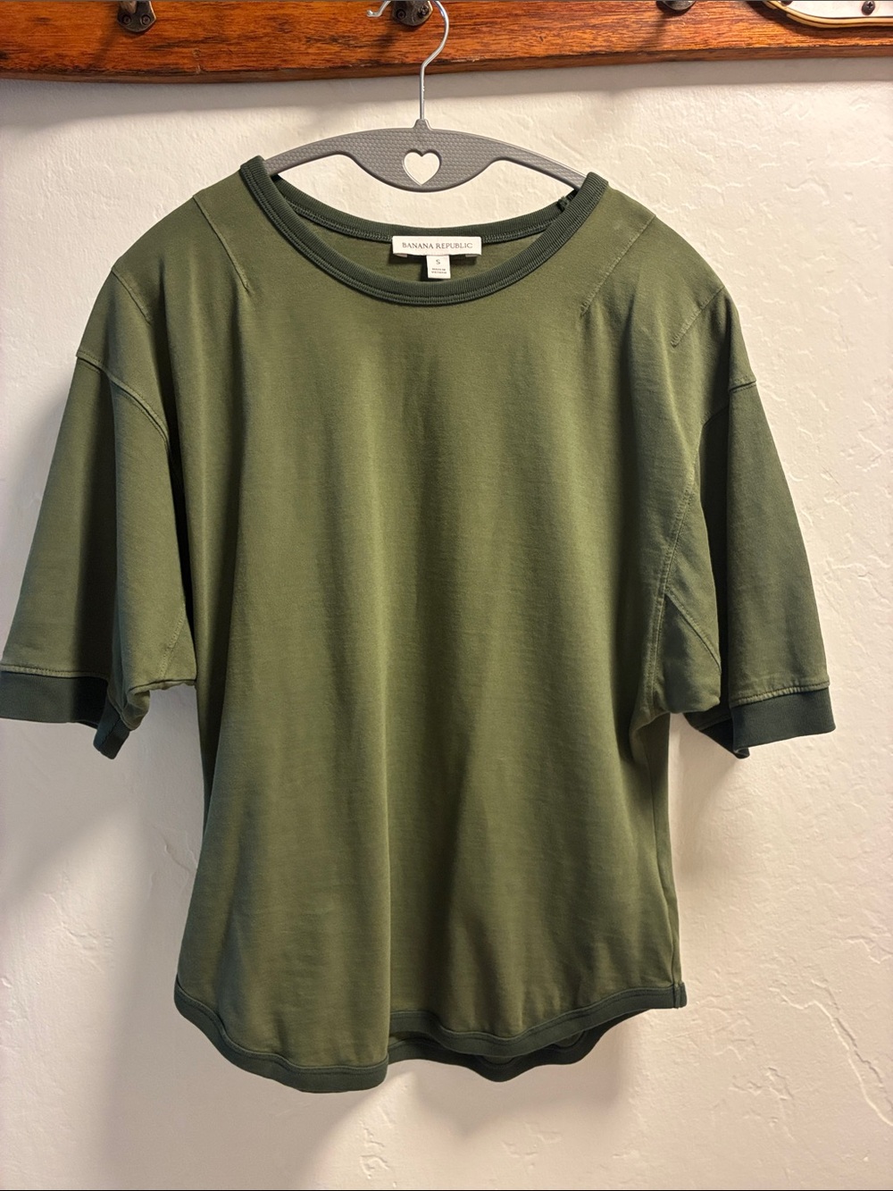 Banana Republic short sleeved green t-shirt size small